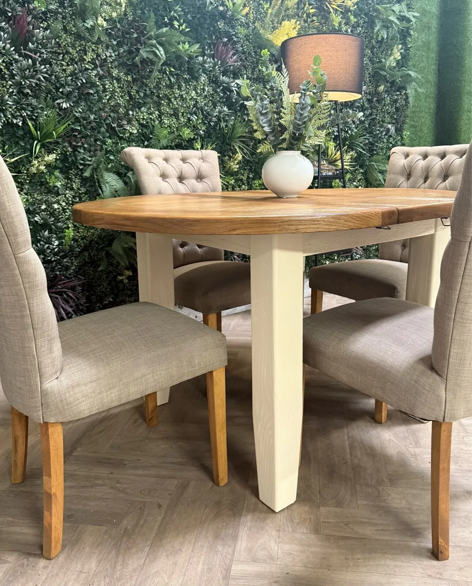 Extending oak kitchen table & 4 chairs/dining set - Image 3