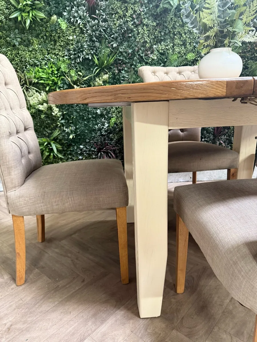 Extending oak kitchen table & 4 chairs/dining set - Image 4