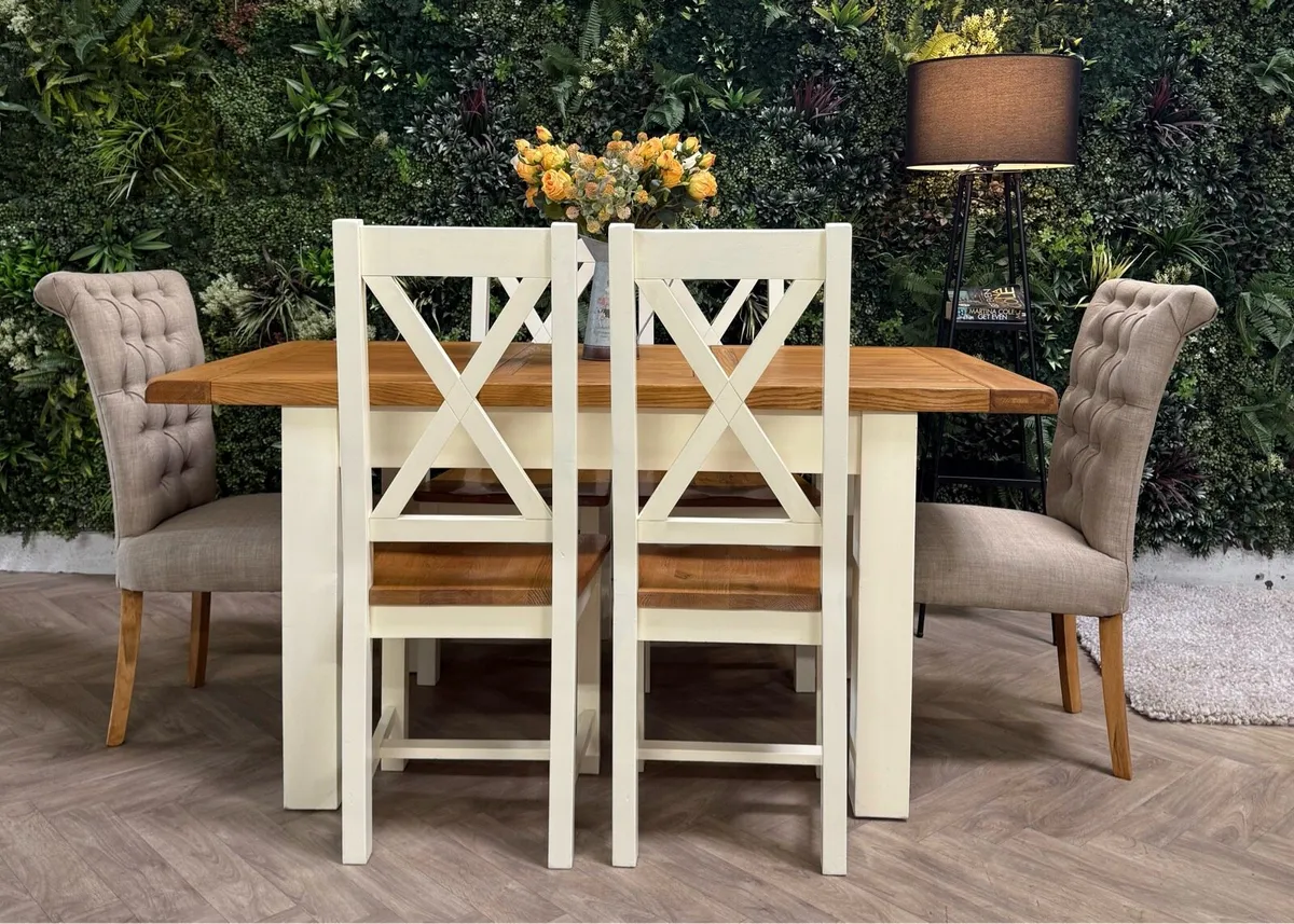 Extending oak kitchen table & 6 chairs/dining set - Image 3