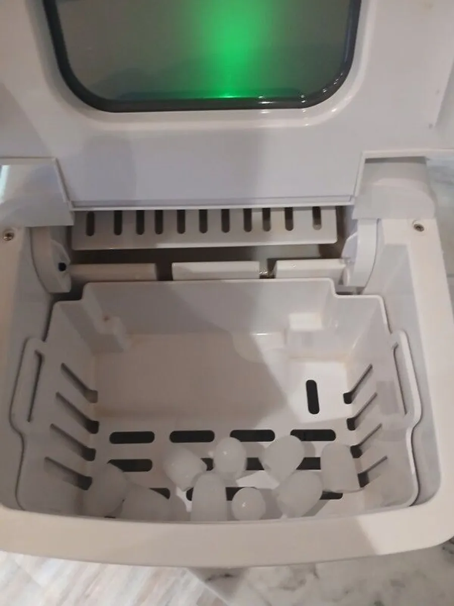 Ice Cube Maker - Image 2