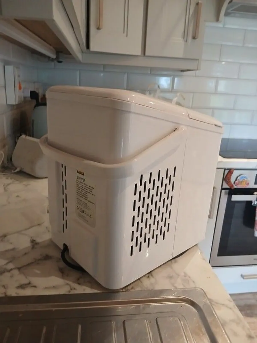 Ice Cube Maker - Image 4
