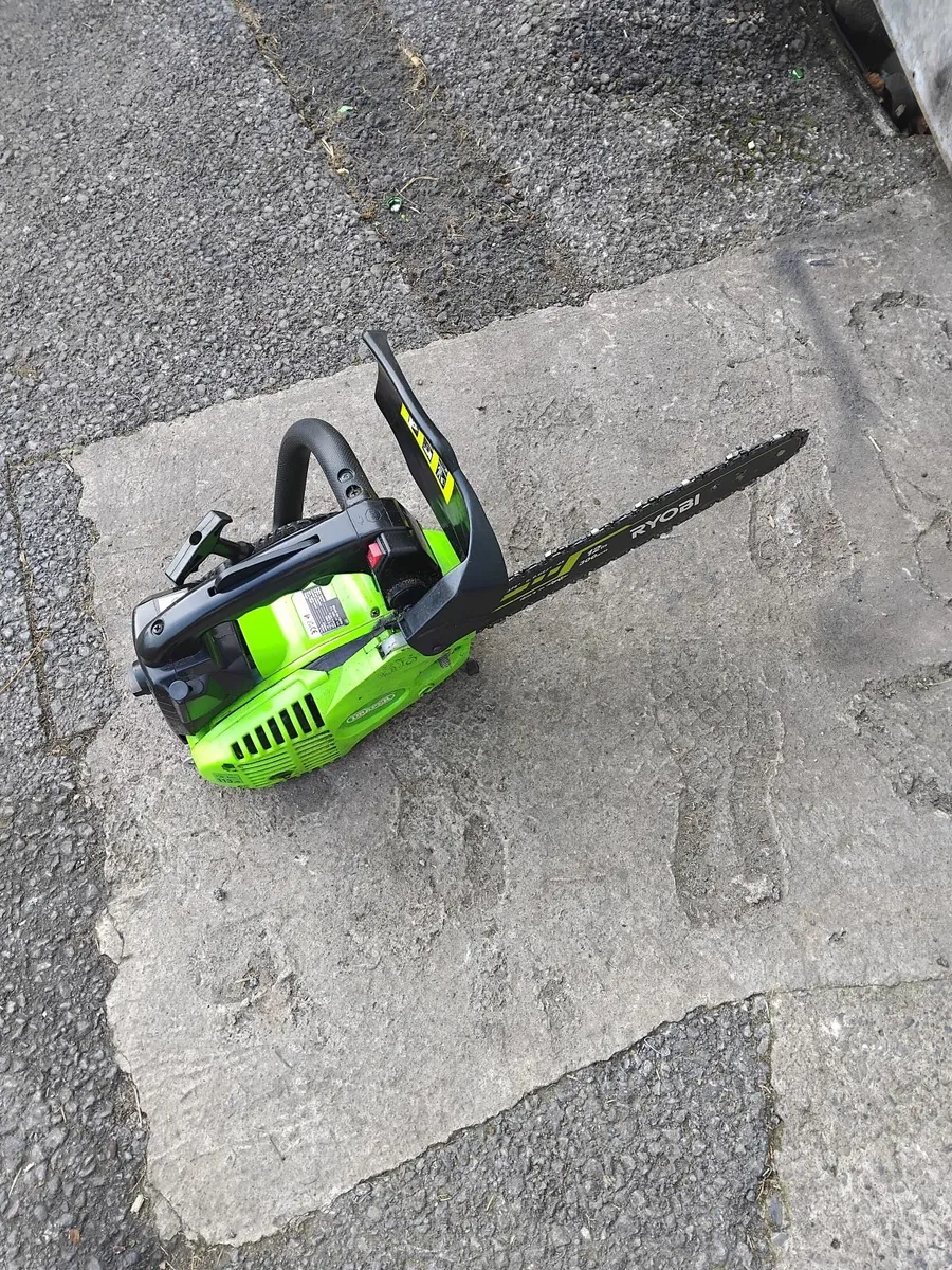 Hand chainsaw only used 4 times priced - Image 4