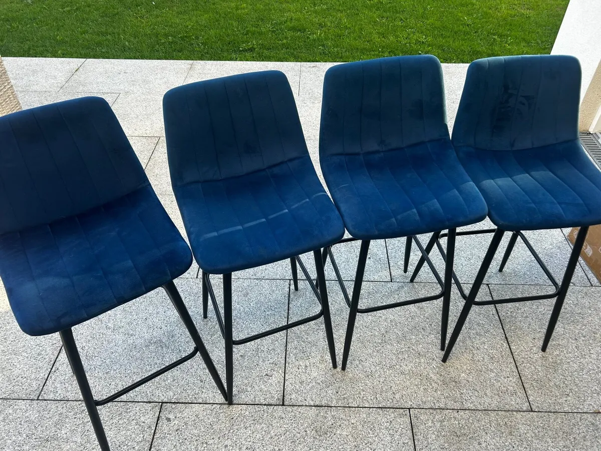 5  velvet high stools