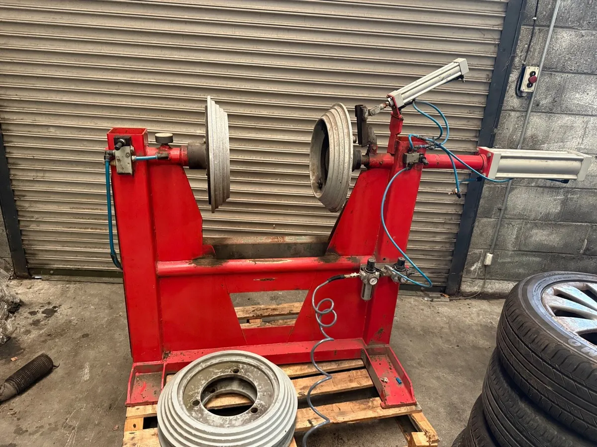 Tyre testing machine - Image 1