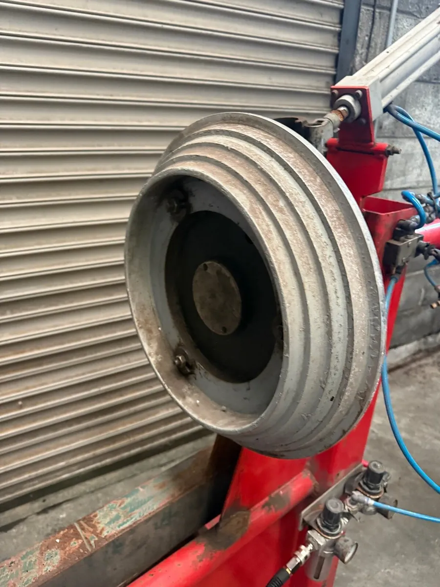 Tyre testing machine - Image 2