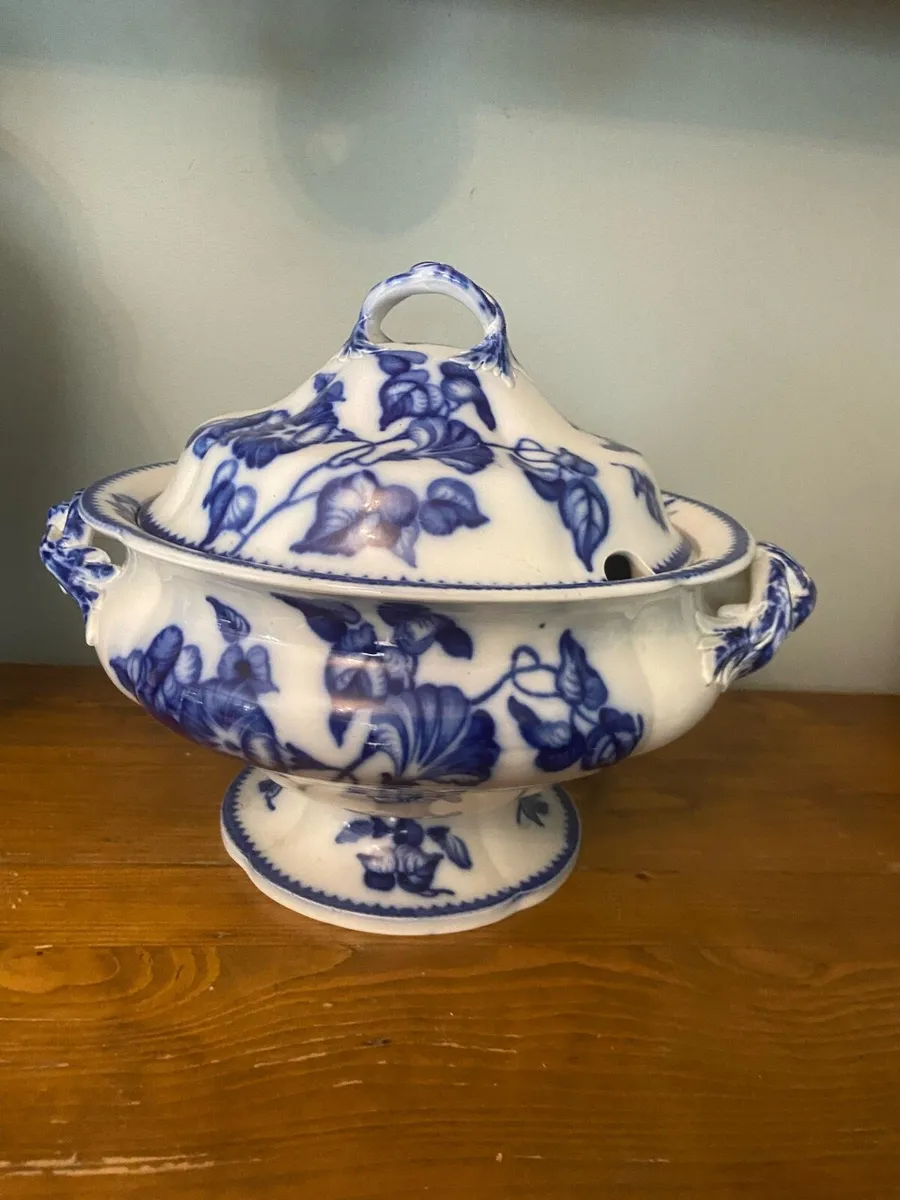 Antique bowl - Image 1