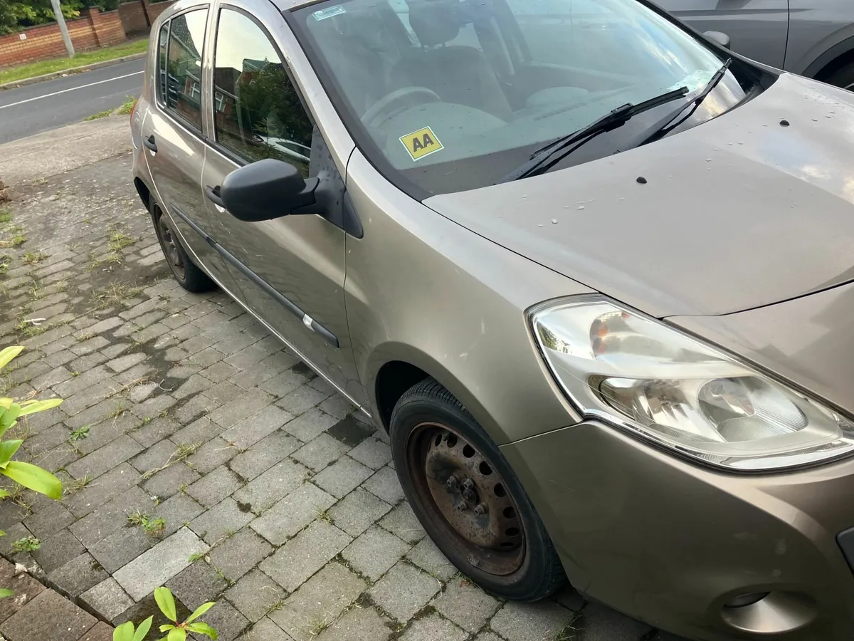 Renault Clio 2012 - Image 2