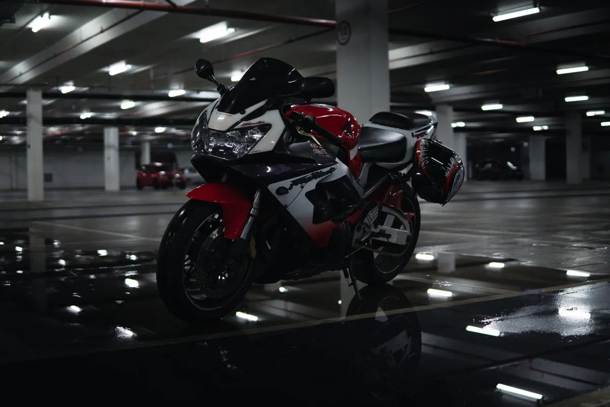 Honda CBR 929 - Image 1