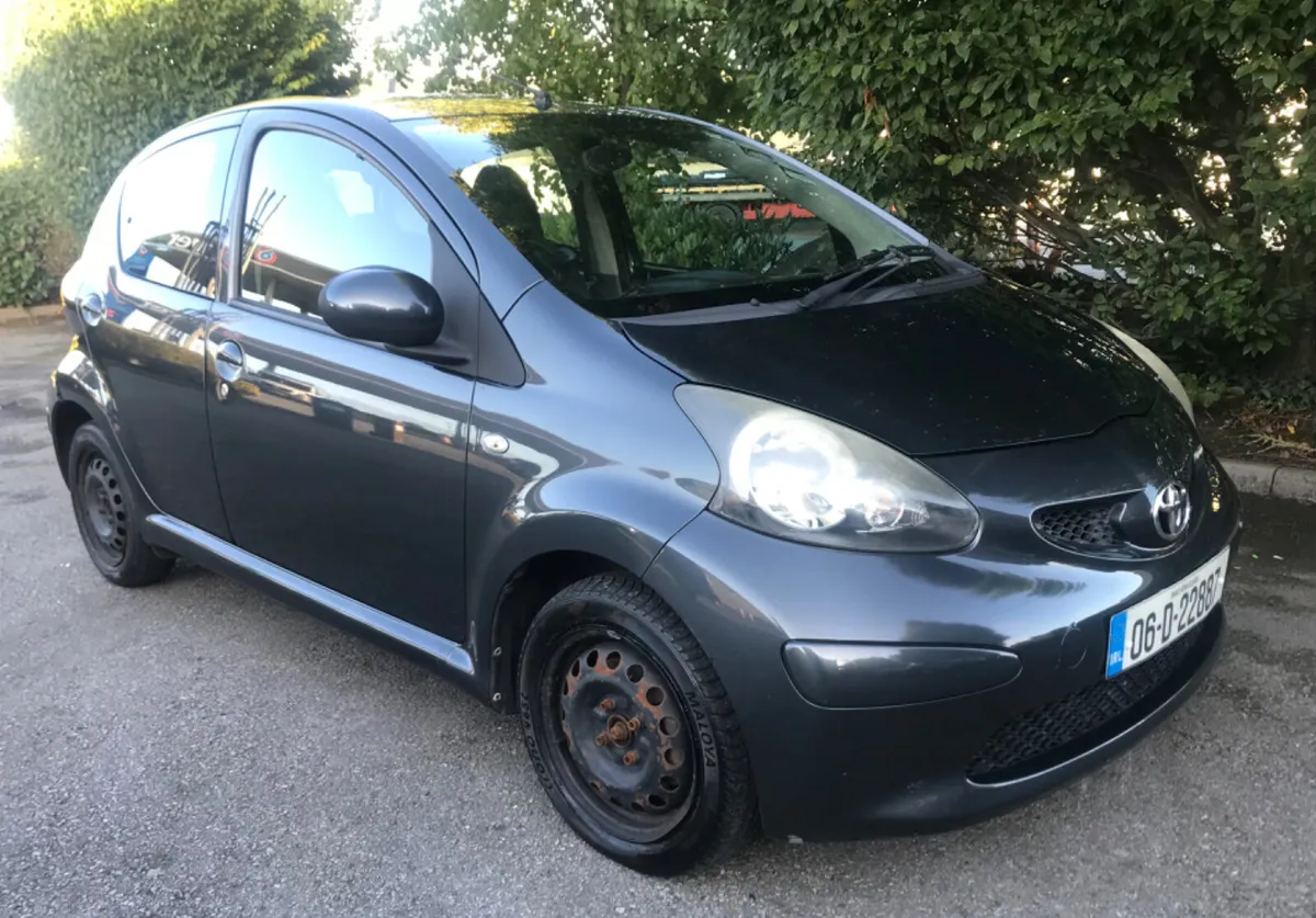 Toyota Aygo  1.0 VVT-i Aura 5 door - Image 3