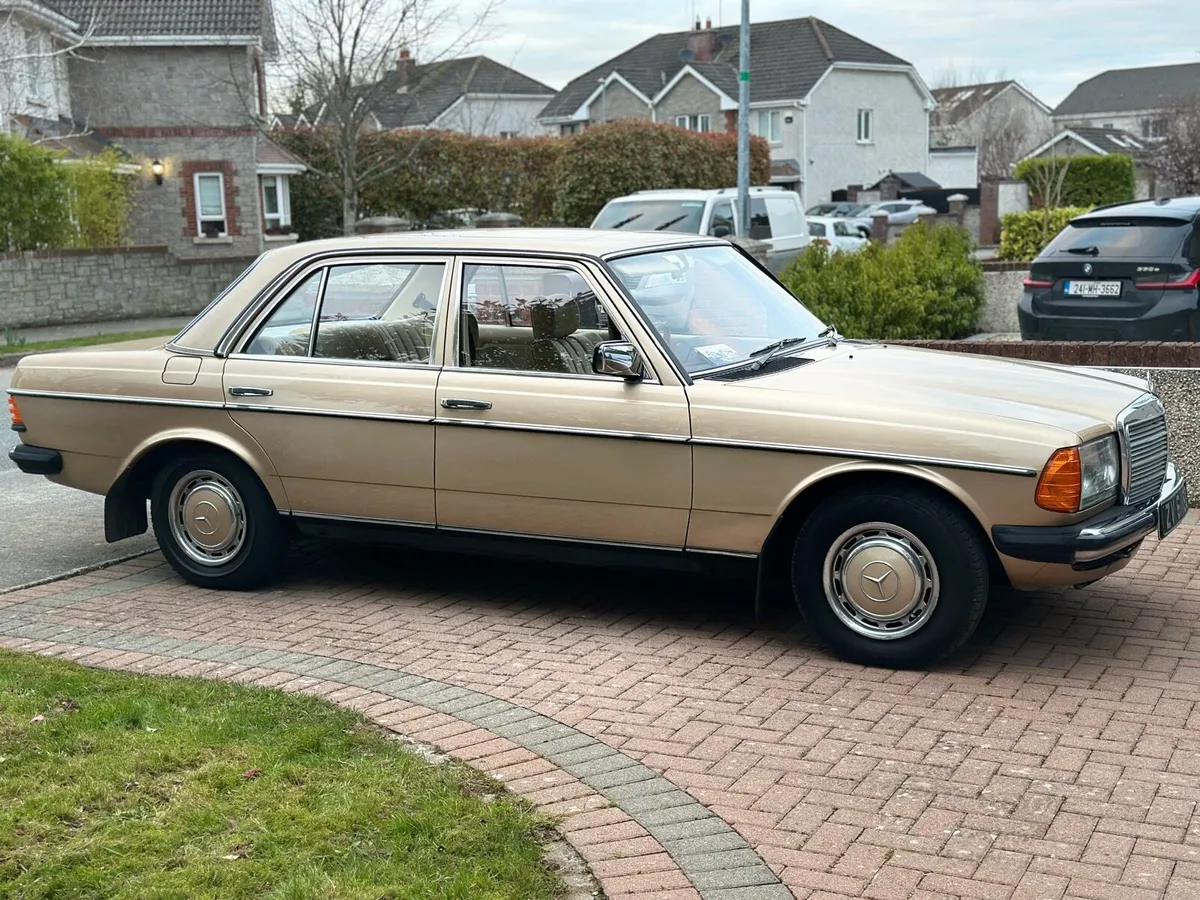 Mercedes W123 parts/ Breaking - Image 1