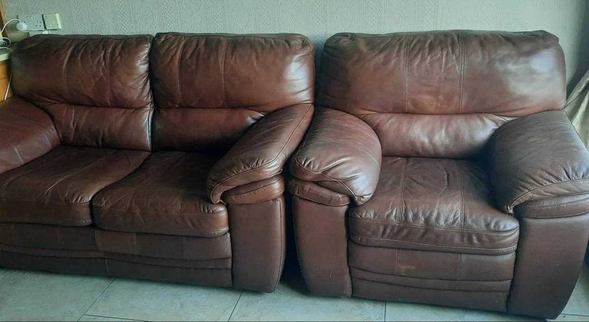 Leather suite - Image 1