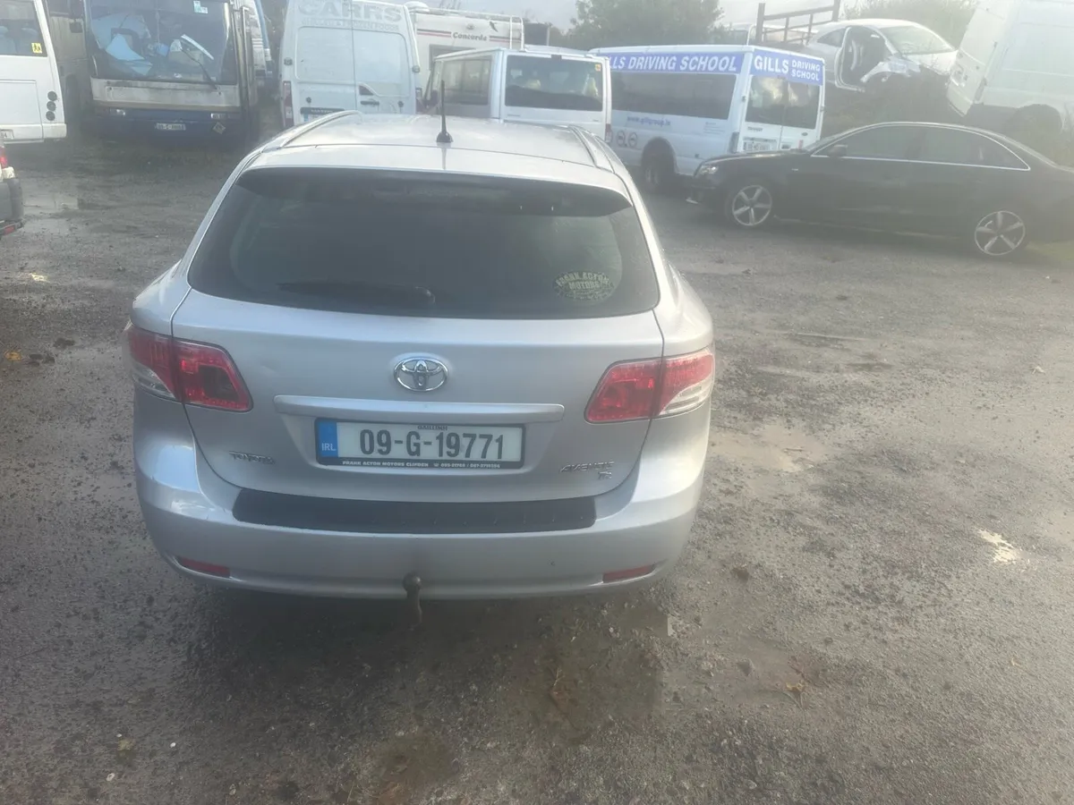 Toyota Avensis 2009 - Image 2