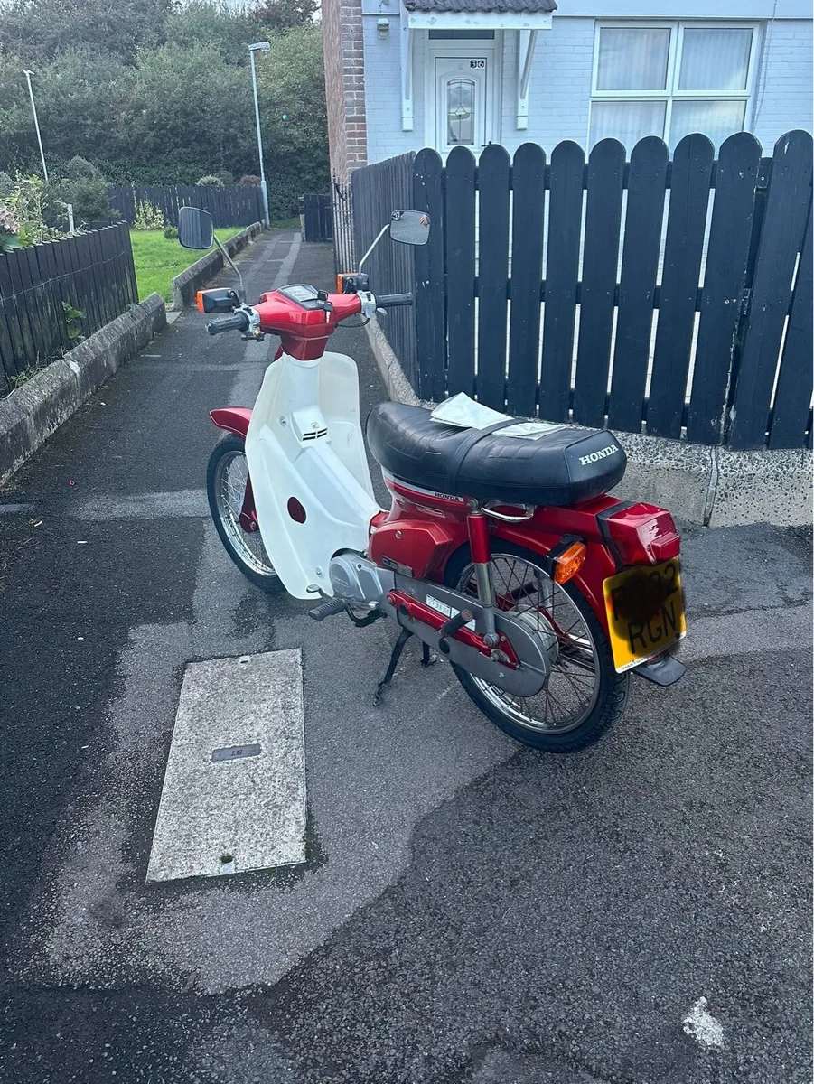 1996 Honda C90 Cub - Image 4