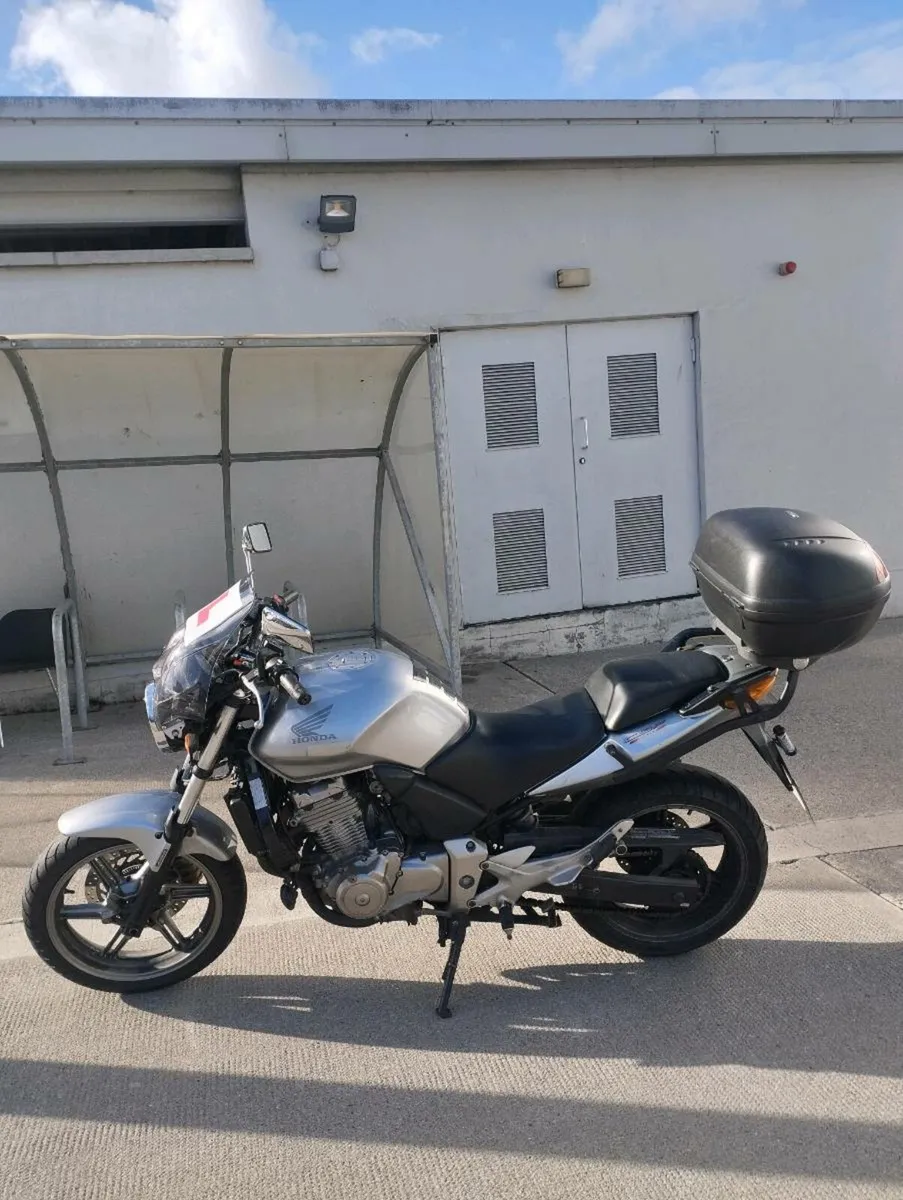 2008 Honda CBF500 Motorbike & Riding Gear - Image 3