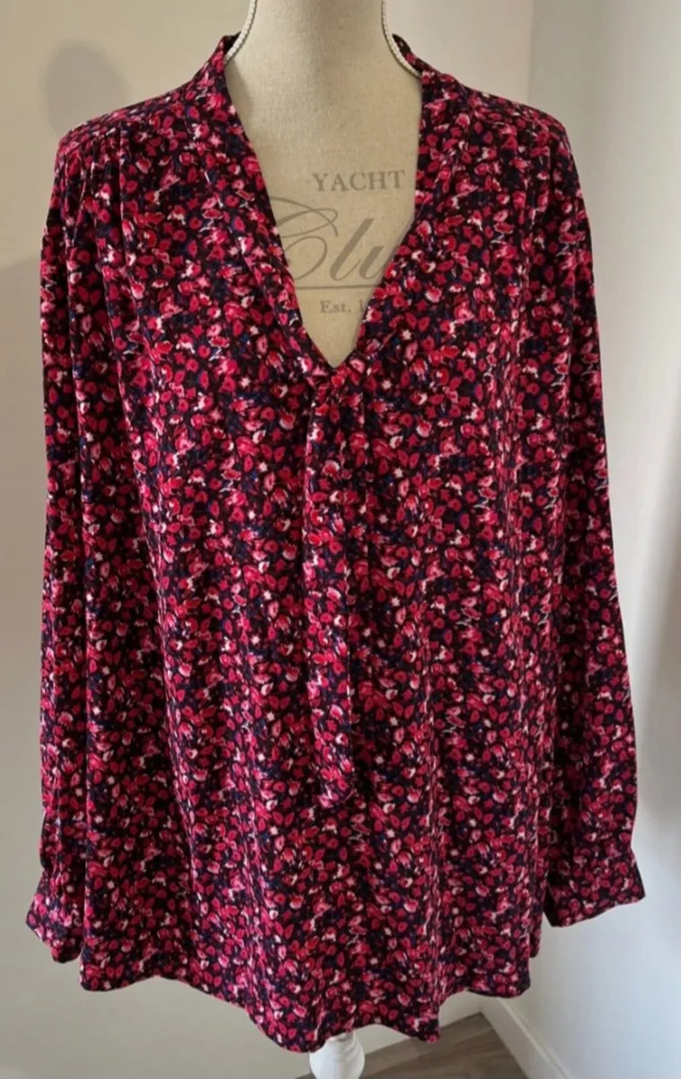 Selection of new ladies tops sz 26-28 - Image 2