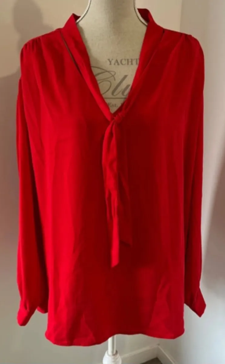 Selection of new ladies tops sz 26-28 - Image 3