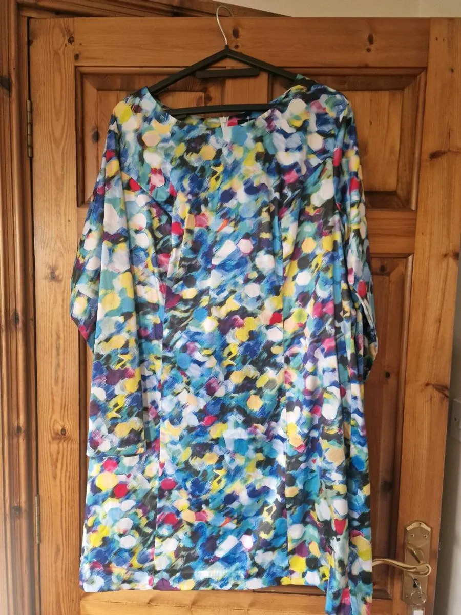 Selection of new occasion dress sz 22/24 - Image 1