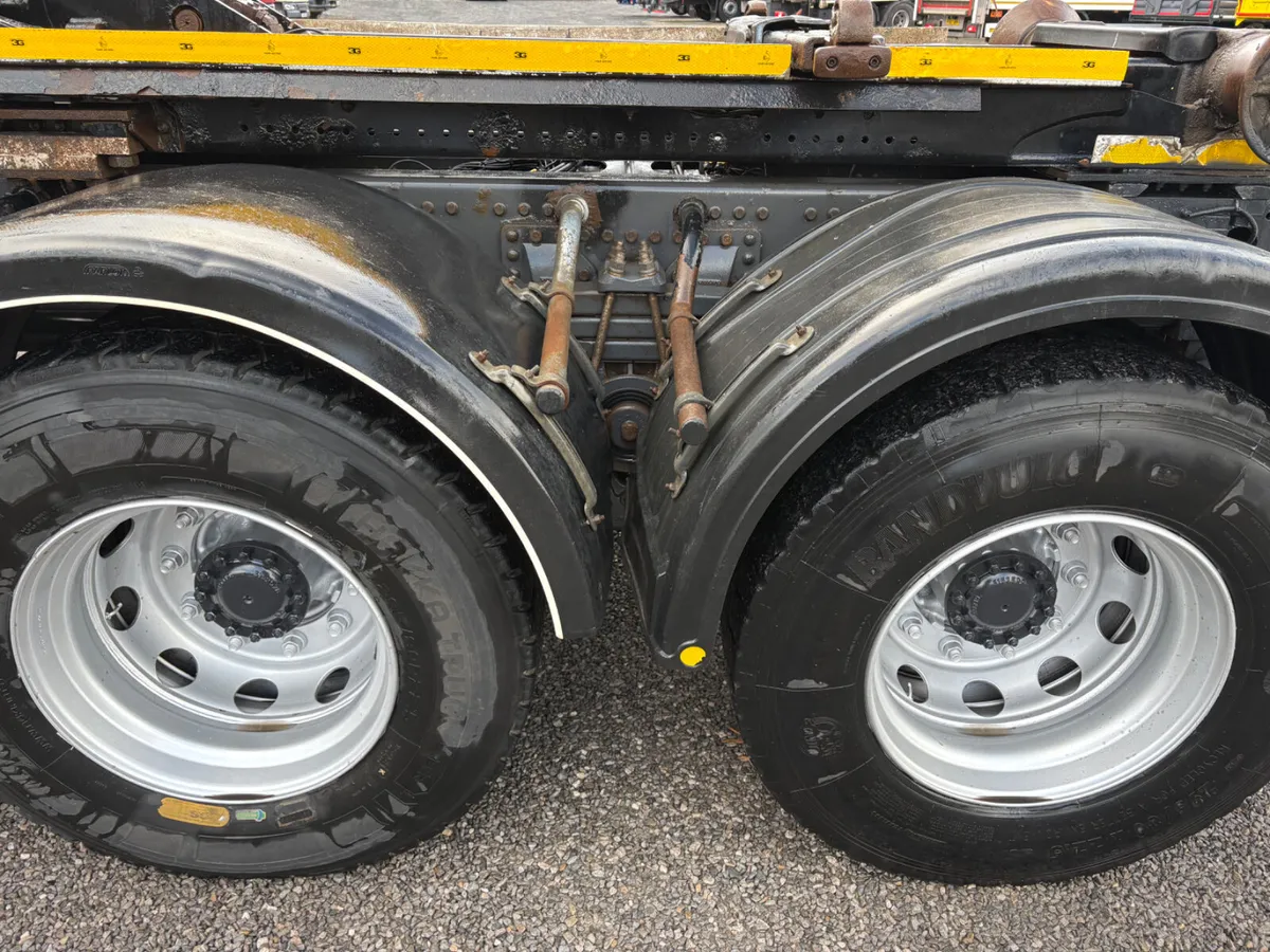 2019 Volvo FMX 410 Hookloader - Image 3