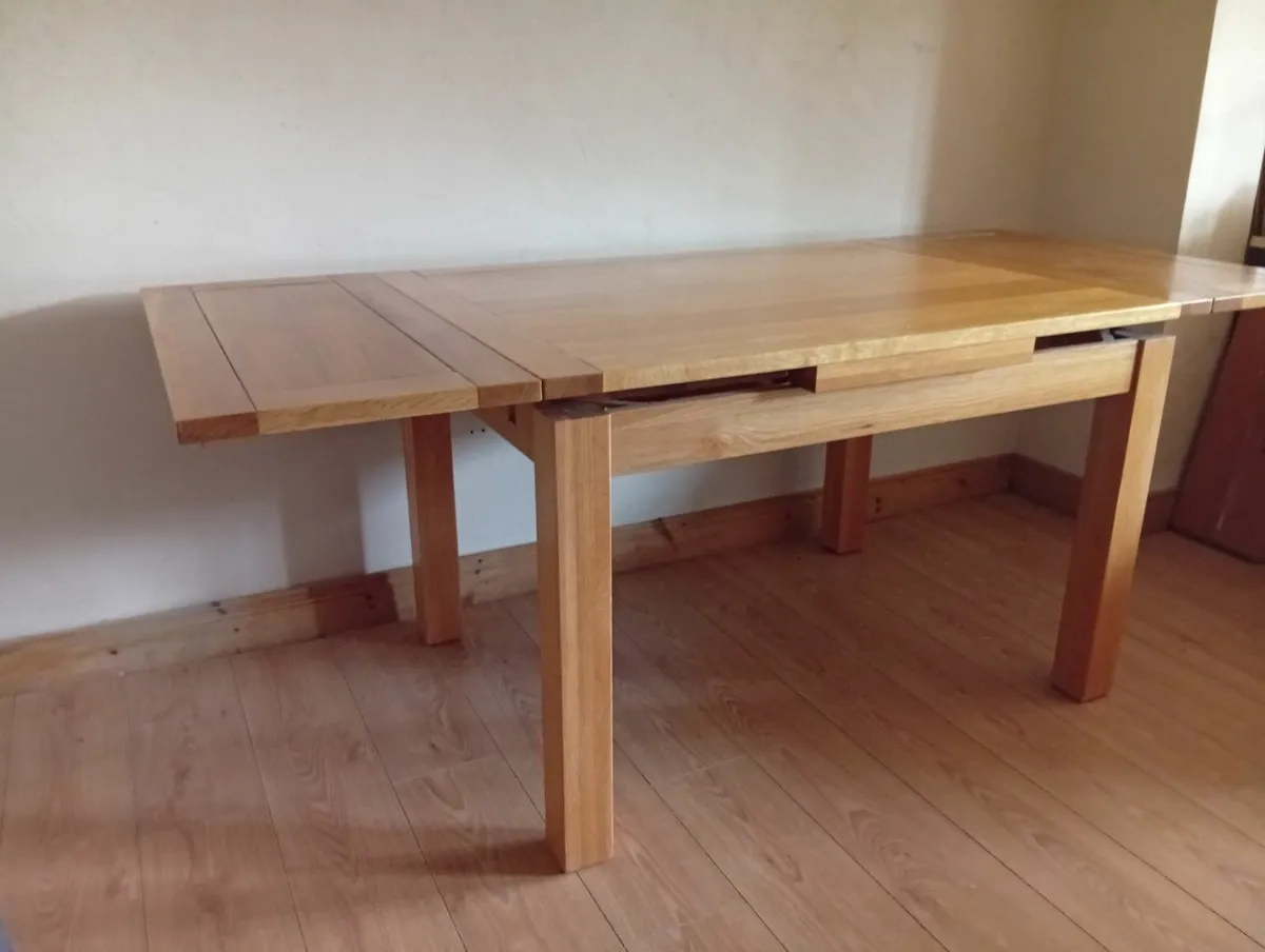 Oak extendable Quality kitchen dining table - Image 3