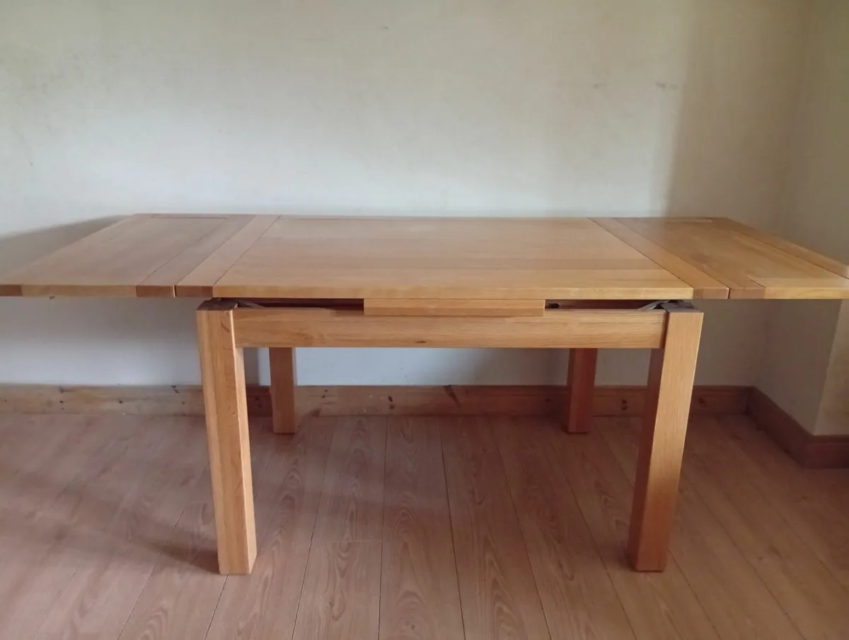 Oak extendable Quality kitchen dining table - Image 1