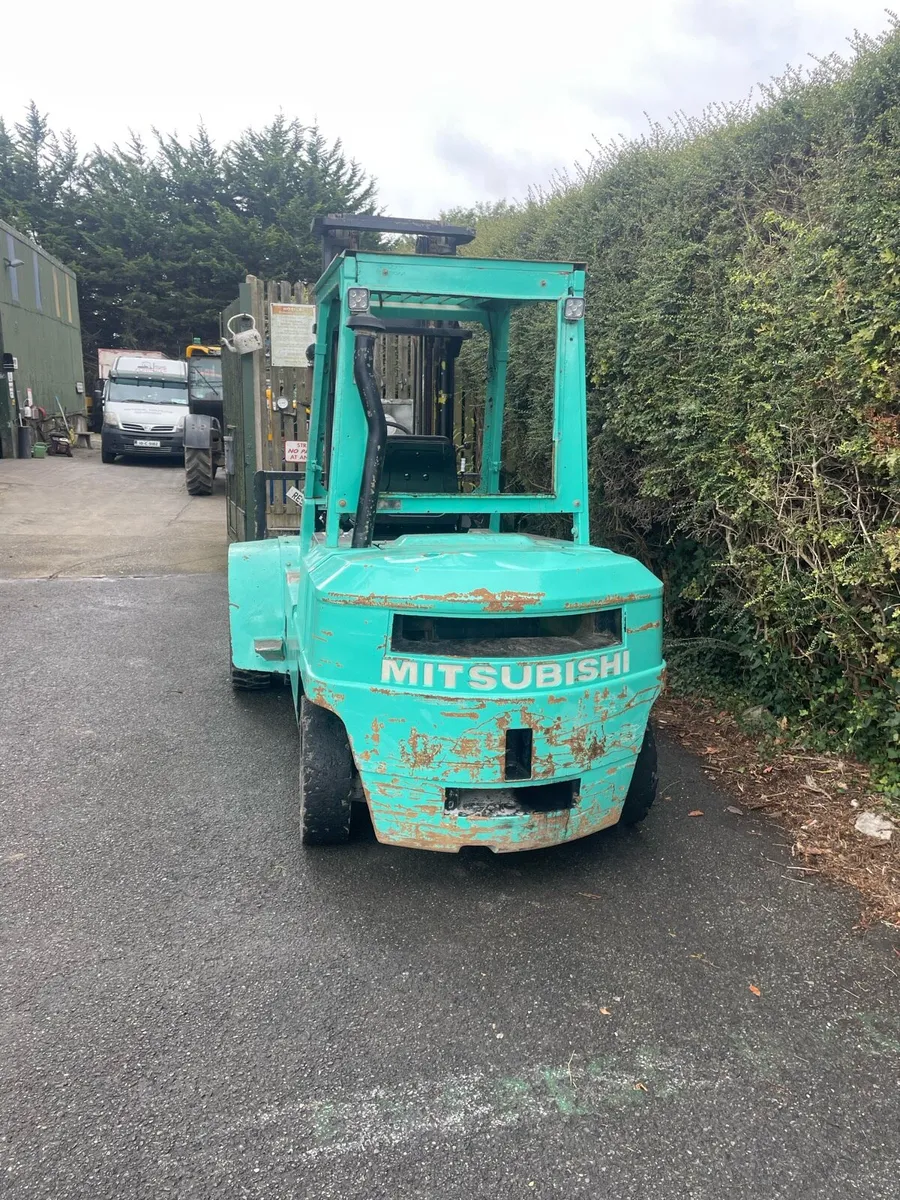 Mitsubishi FD40 diesel forklift - Image 3