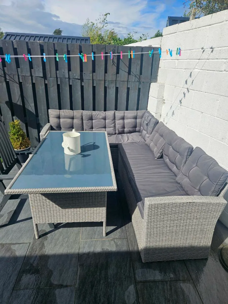 Garden furniture - Image 1