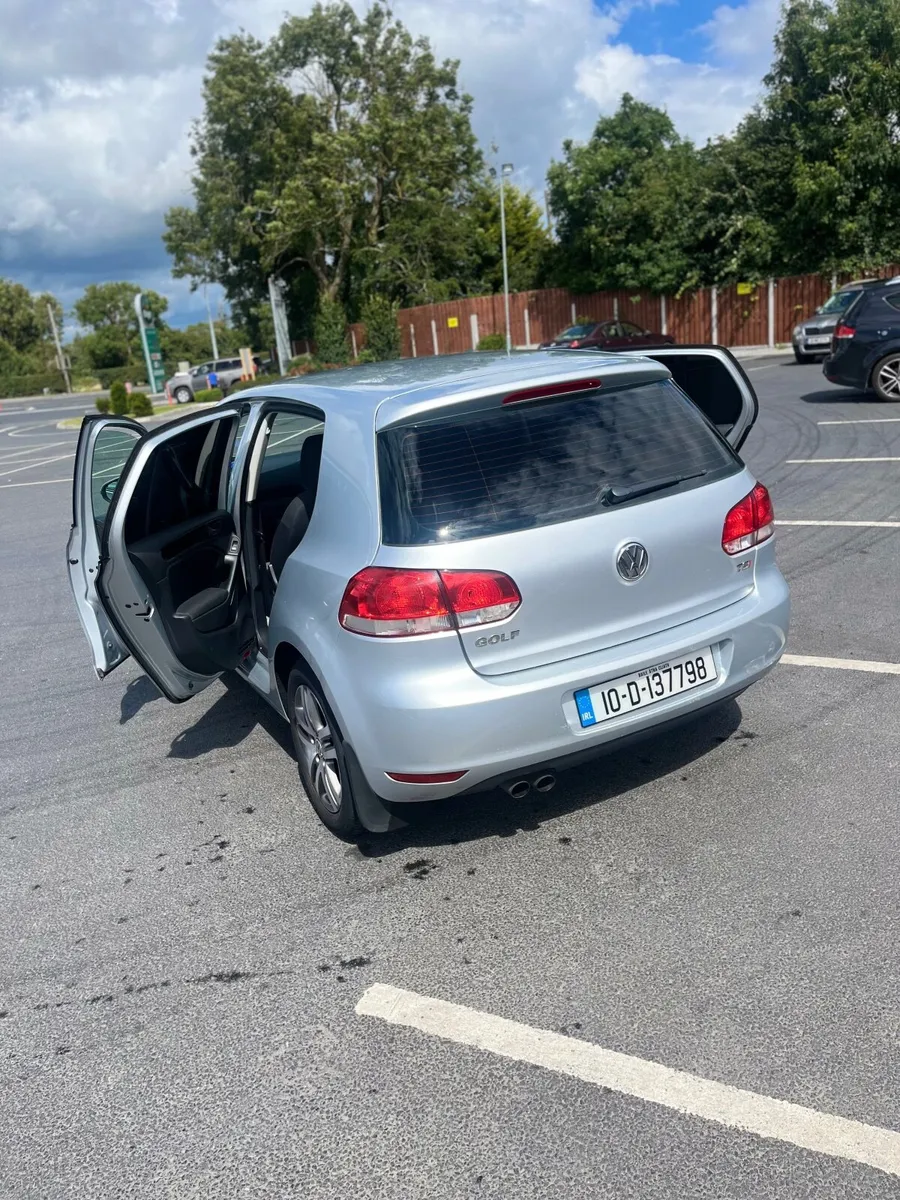 Volkswagen Golf 2010 - Image 4