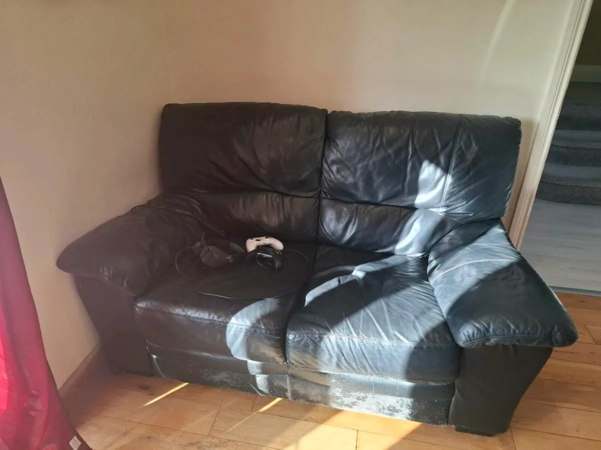 Couch - Image 2