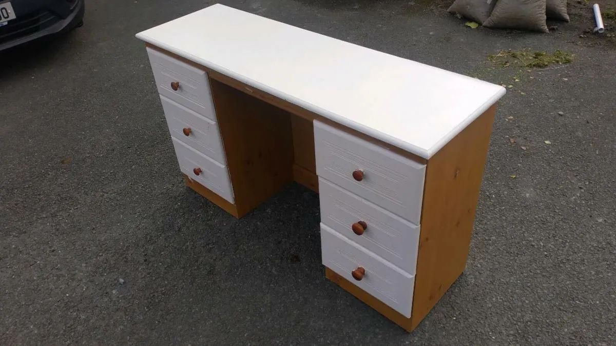 Desk - Image 2