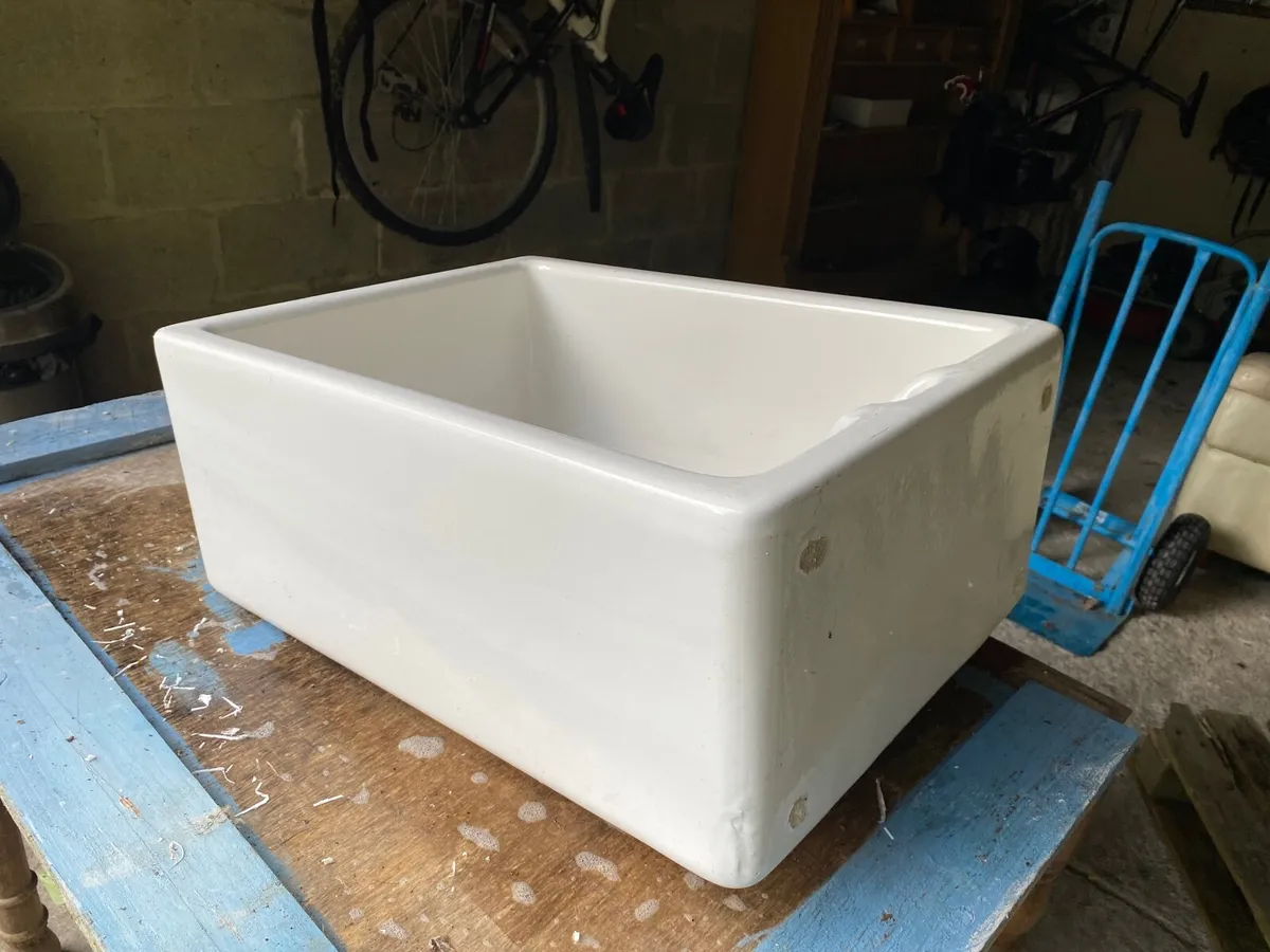 Belfast sink c/w brass waste fitting - Image 3