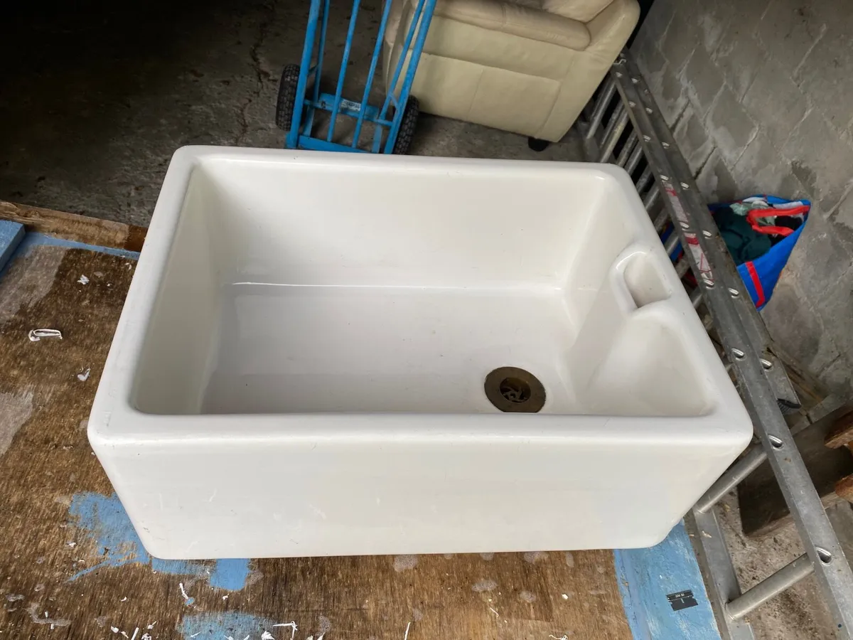 Belfast sink c/w brass waste fitting - Image 4