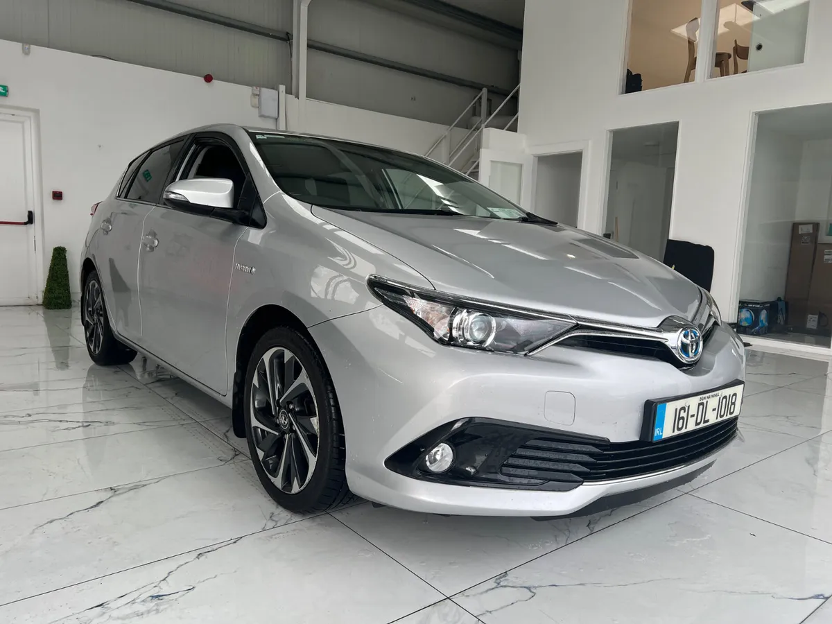 Toyota Auris 2016 - Image 2