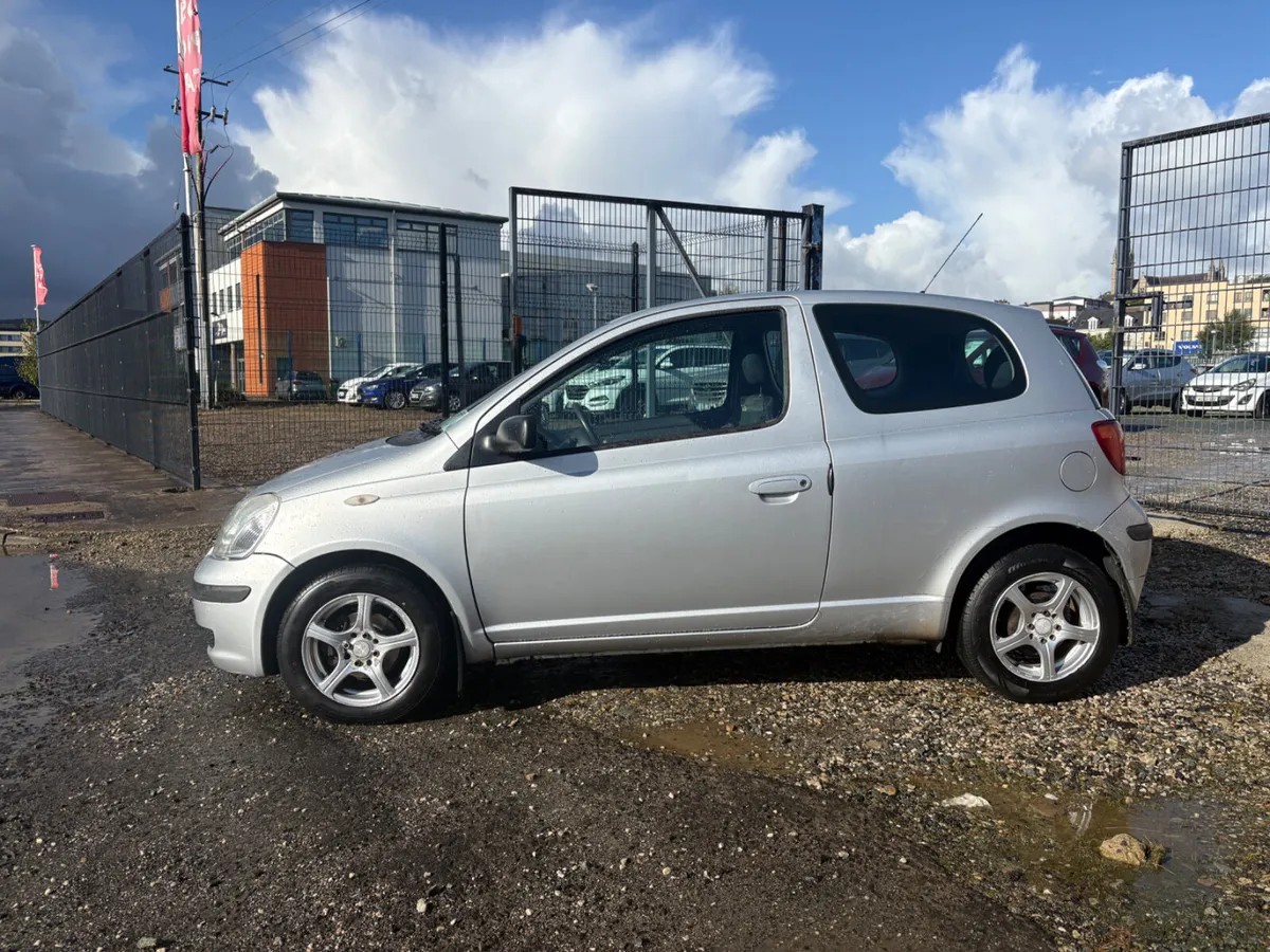 Toyota Yaris 2005 - Image 4