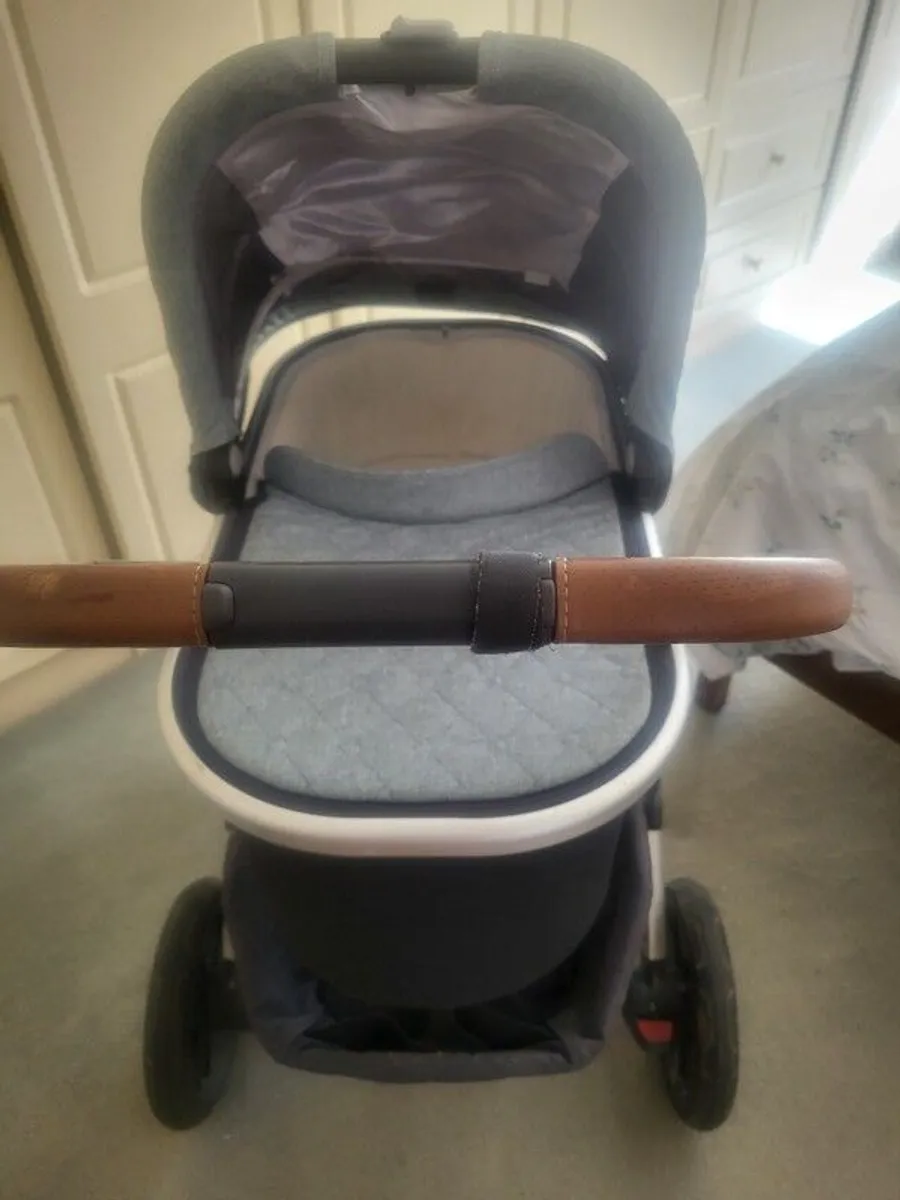 Uppa Baby Vista Travel System + accessories - Image 2