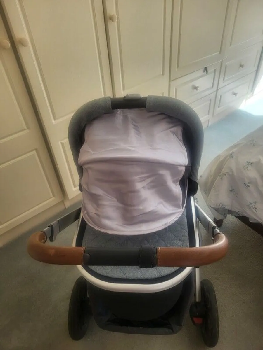 Uppa Baby Vista Travel System + accessories - Image 3