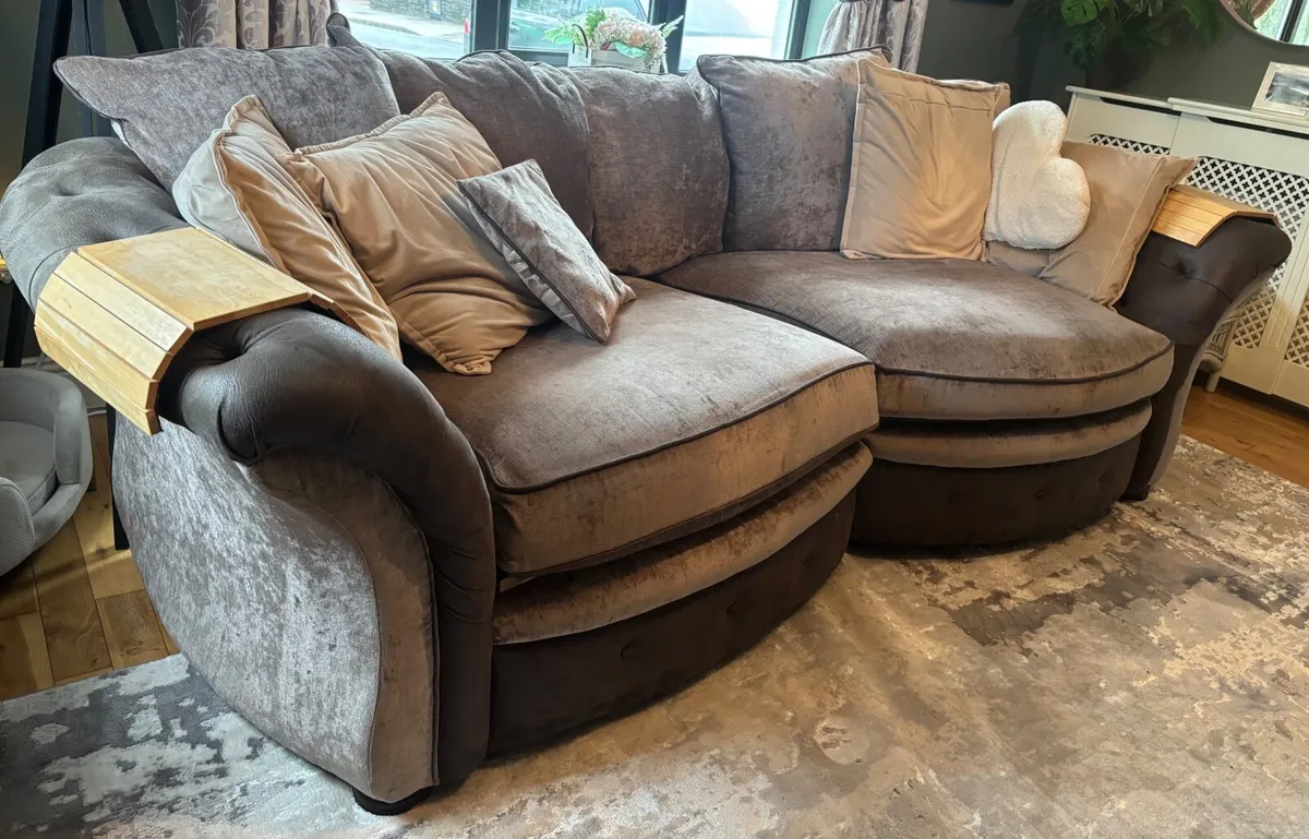 Couch - Image 2