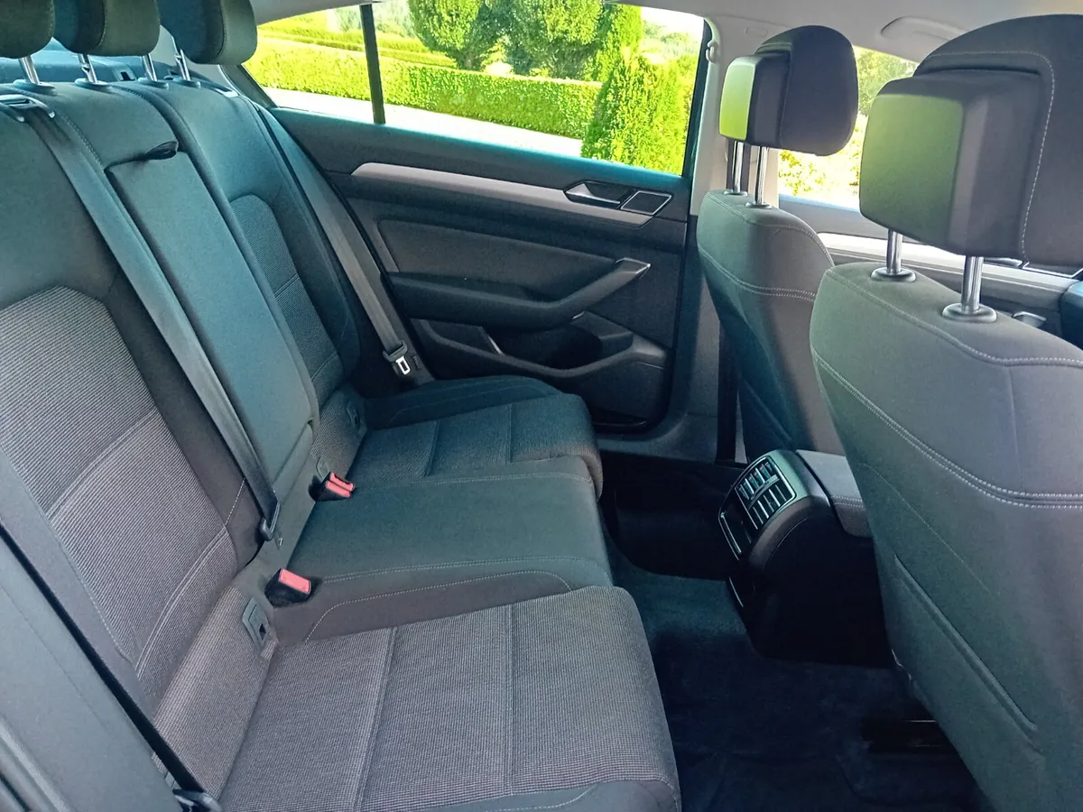 Volkswagen Passat 2015 - Image 4