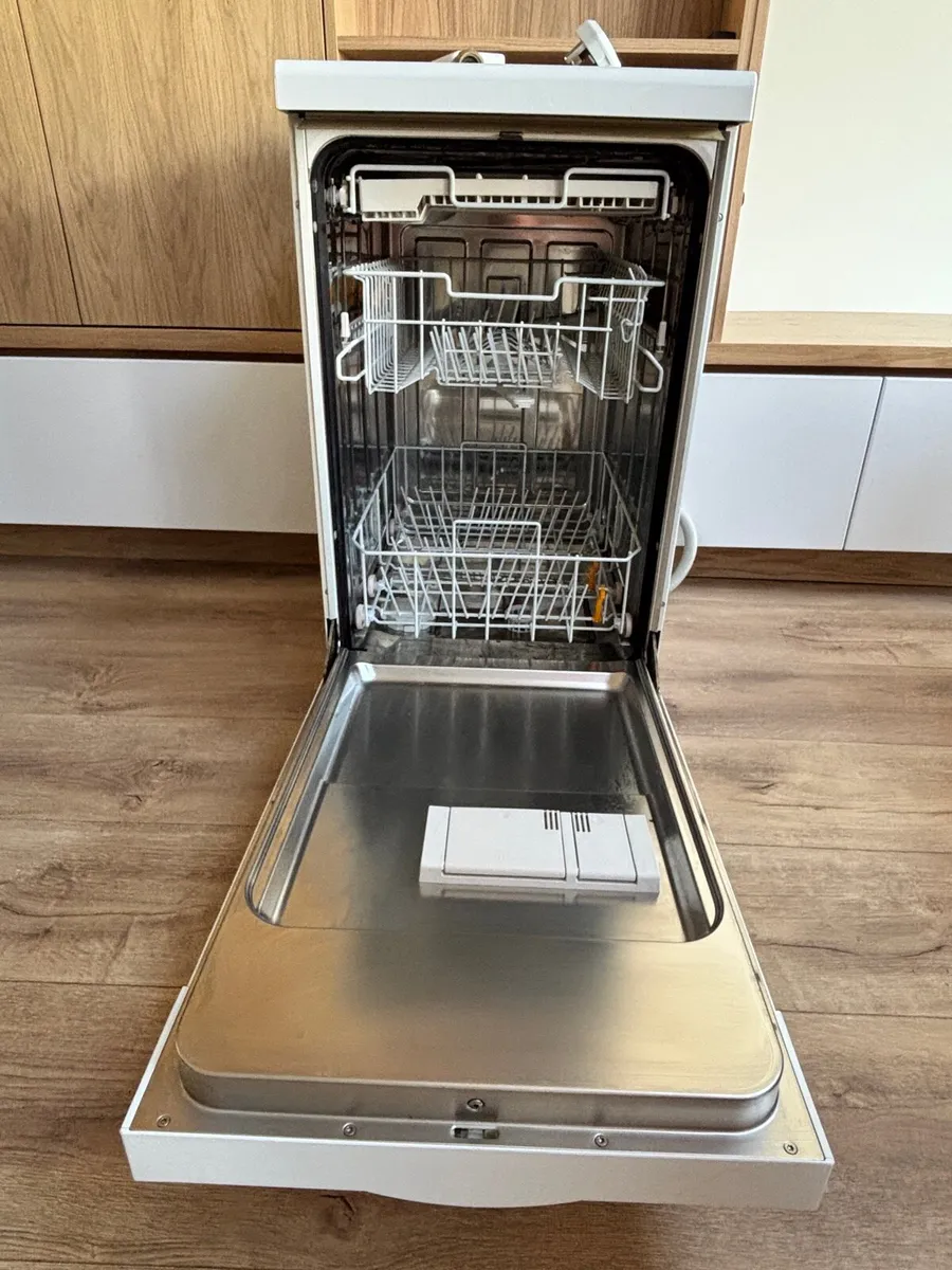 Míele slimline dishwasher - Image 3