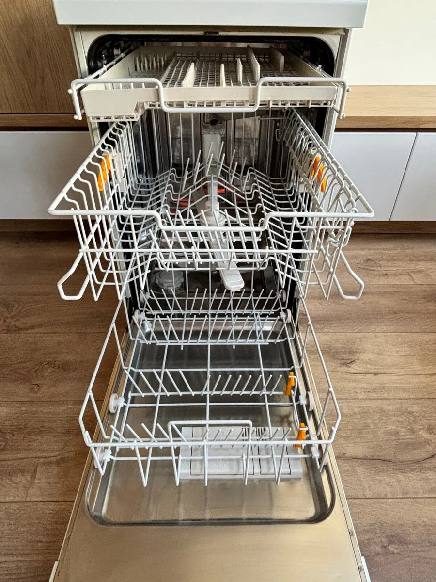 Míele slimline dishwasher - Image 4