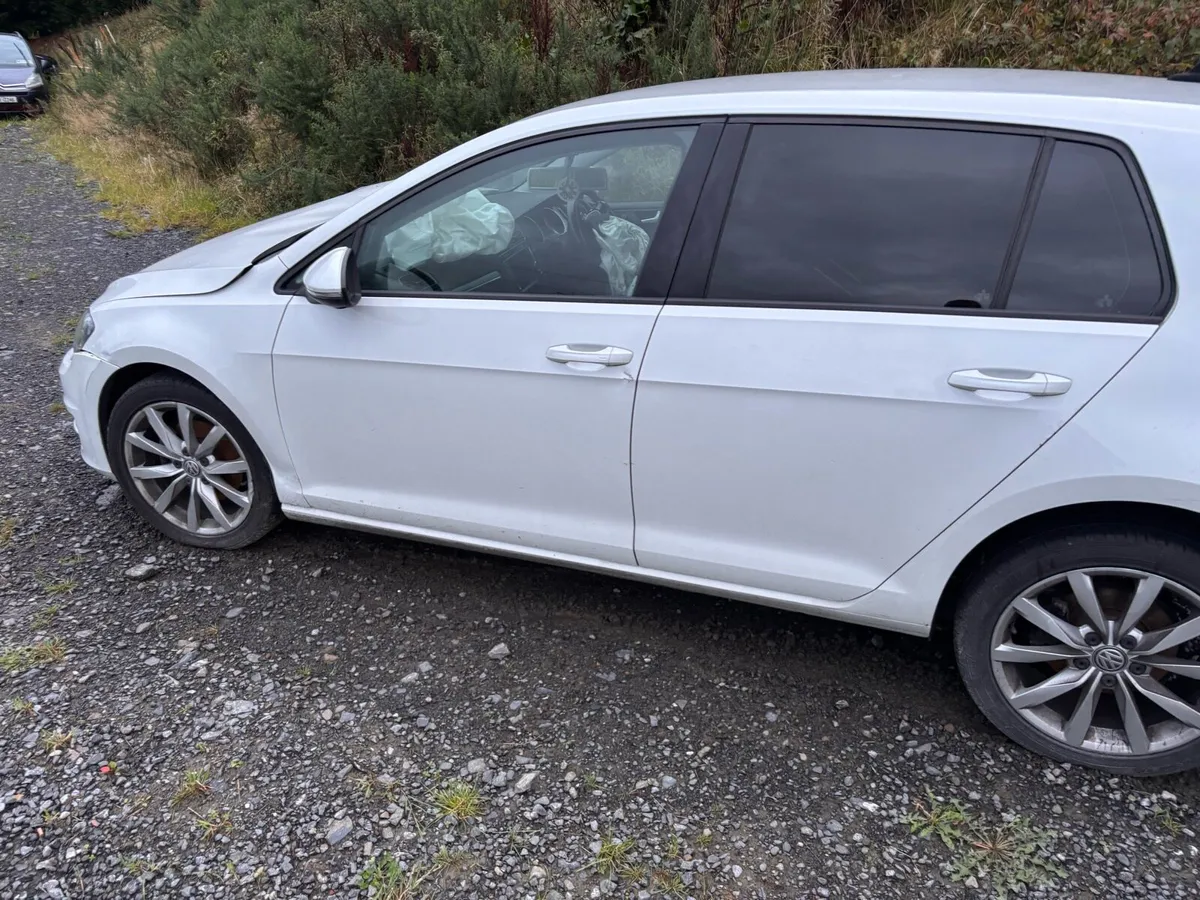 2015 VOLKSWAGEN GOLF 1.4 AUTOMATIC - Image 4