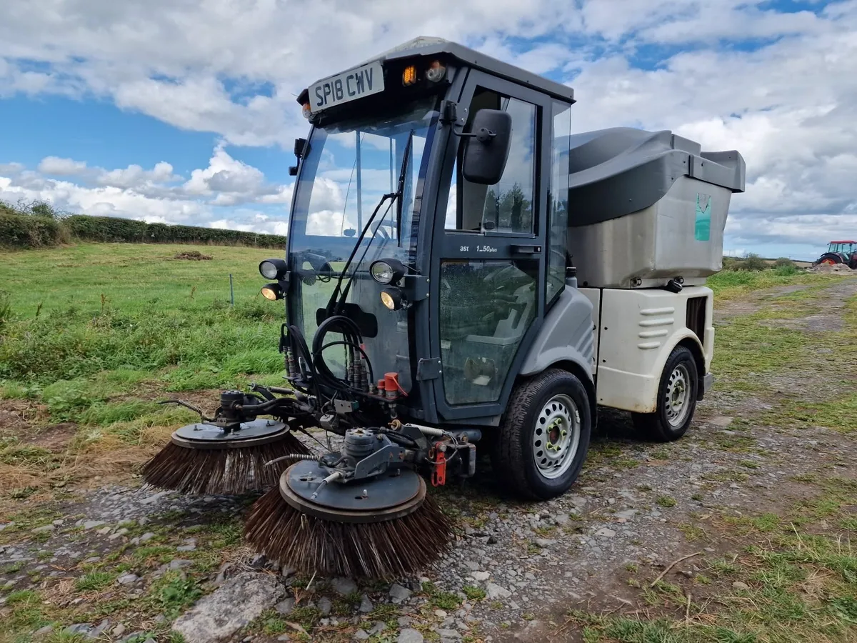 Hako Citymaster 1250 Plus Roadsweeper road sweeper - Image 1