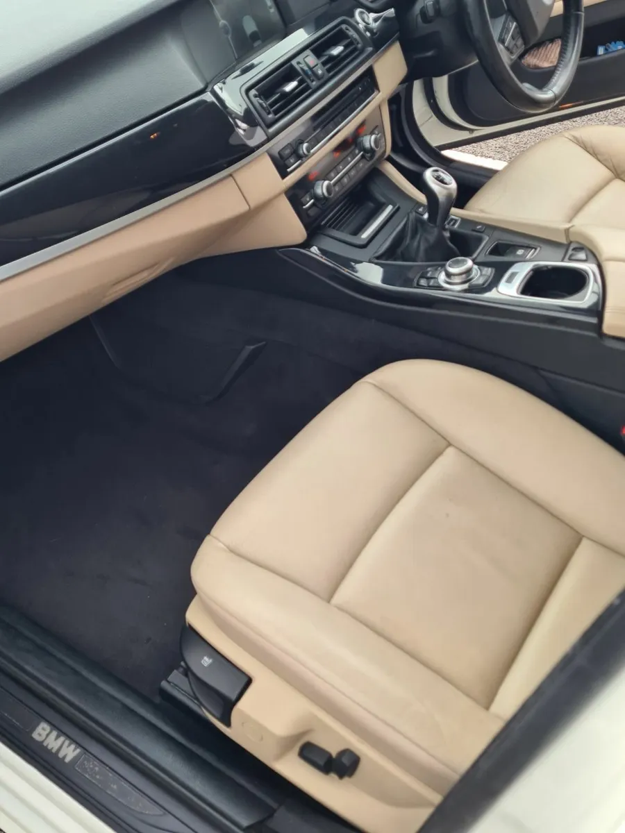 BMW 5-Series 2012 - Image 2