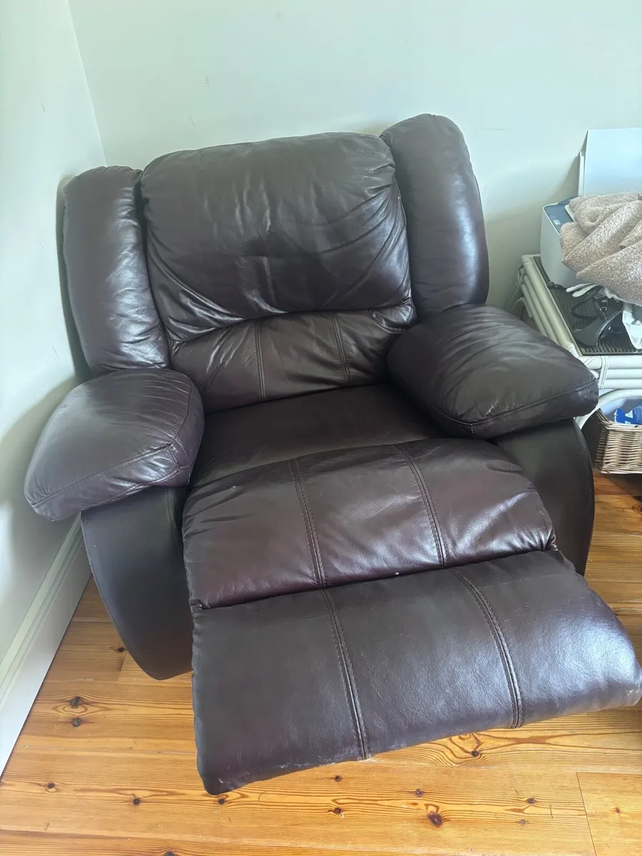 Recliner arm chair - Image 3