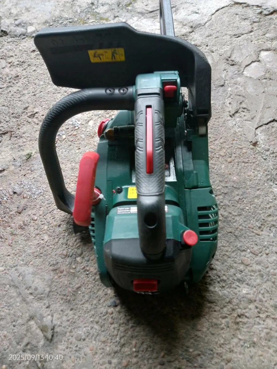 Brand new chainsaw - Image 1