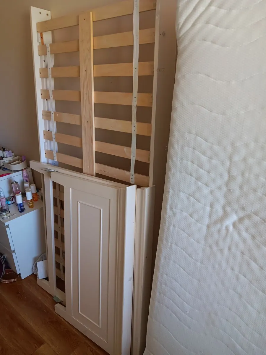 Single bed - Image 2