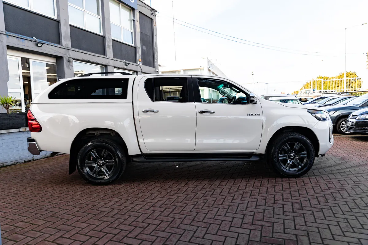 Toyota Hilux 2.4 D-4D ICON EDITION  DOUBLE CAB AUT - Image 2