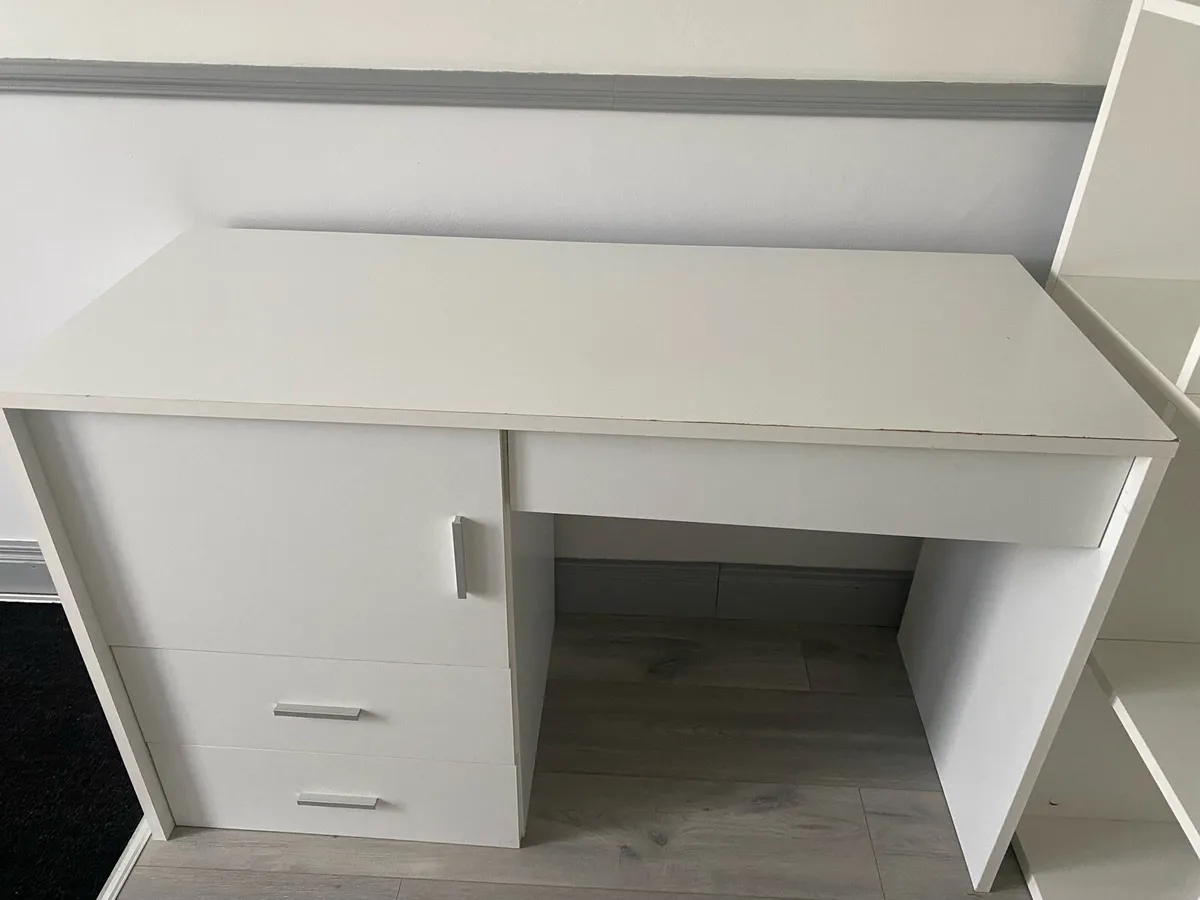 Bedroom furniture - Image 1