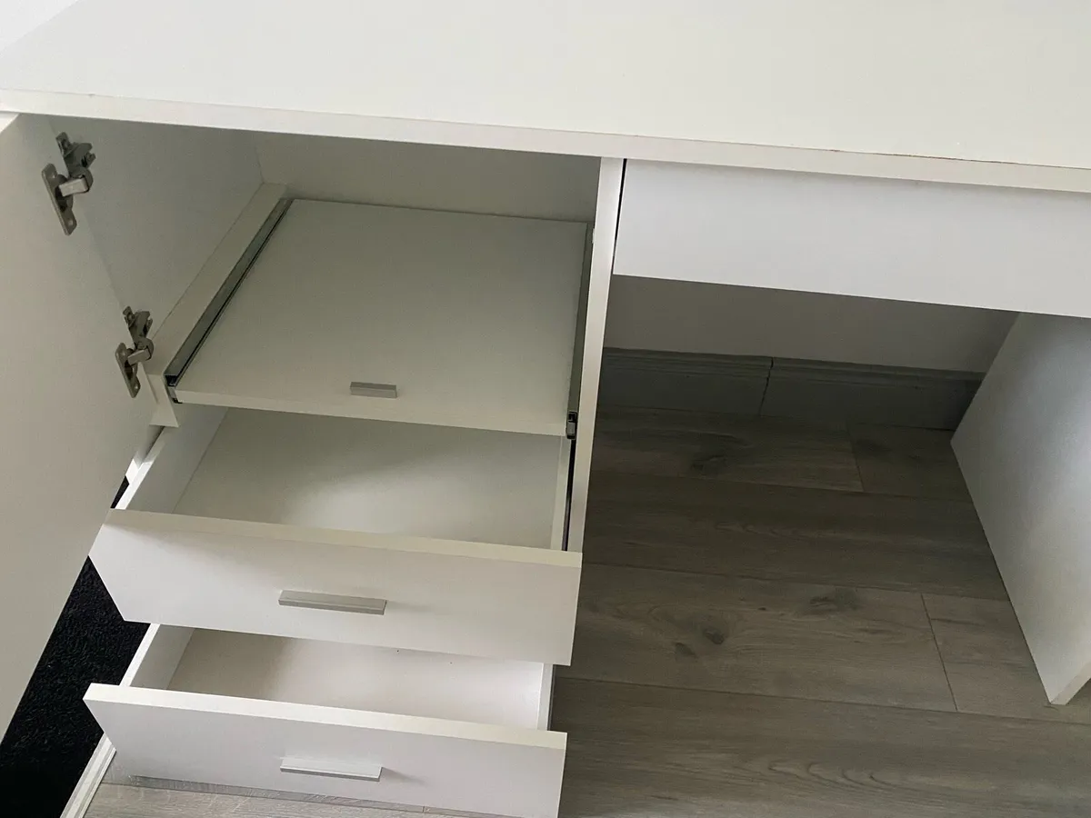 Bedroom furniture - Image 2