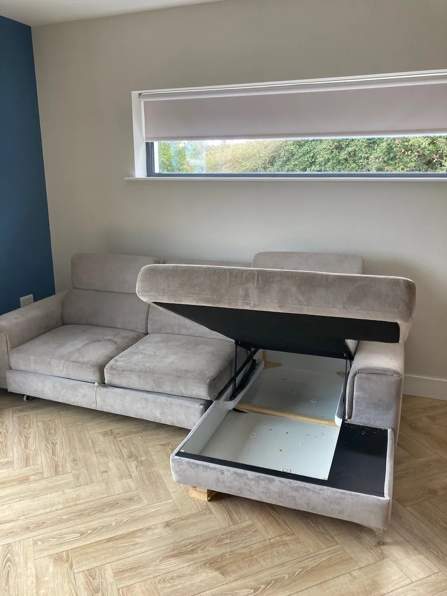 Couch/ foldout bed - Image 2