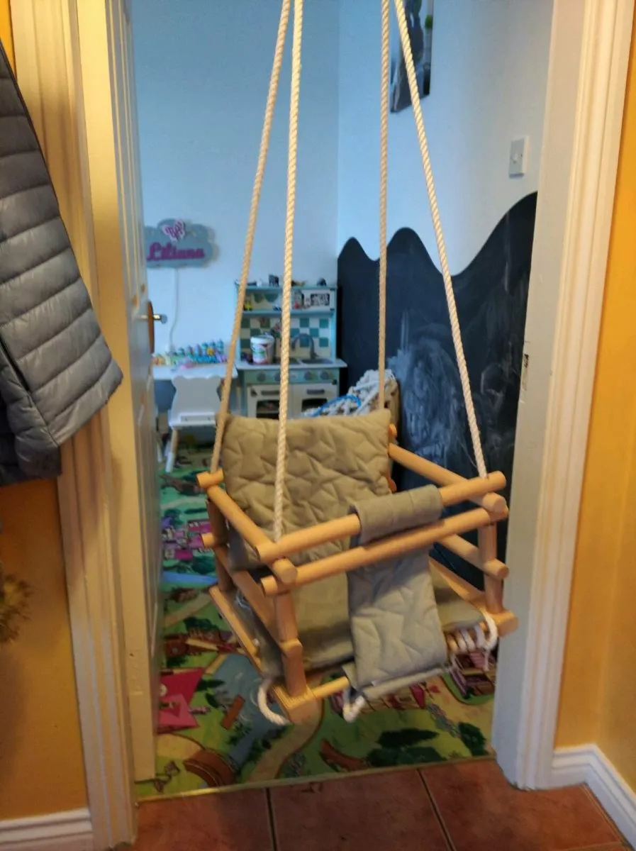 Baby swing - Image 1